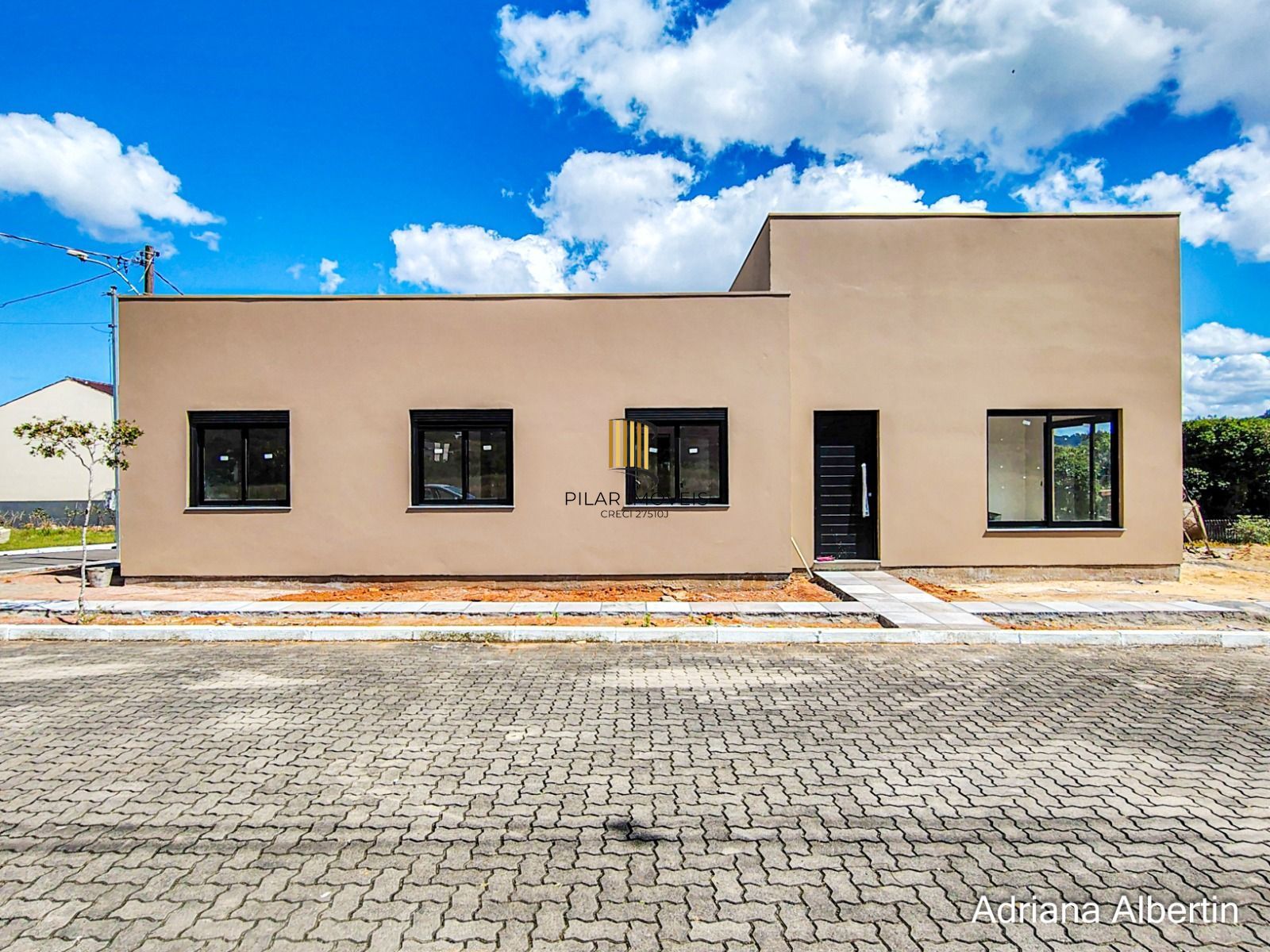 Casa térrea em condomínio fechado