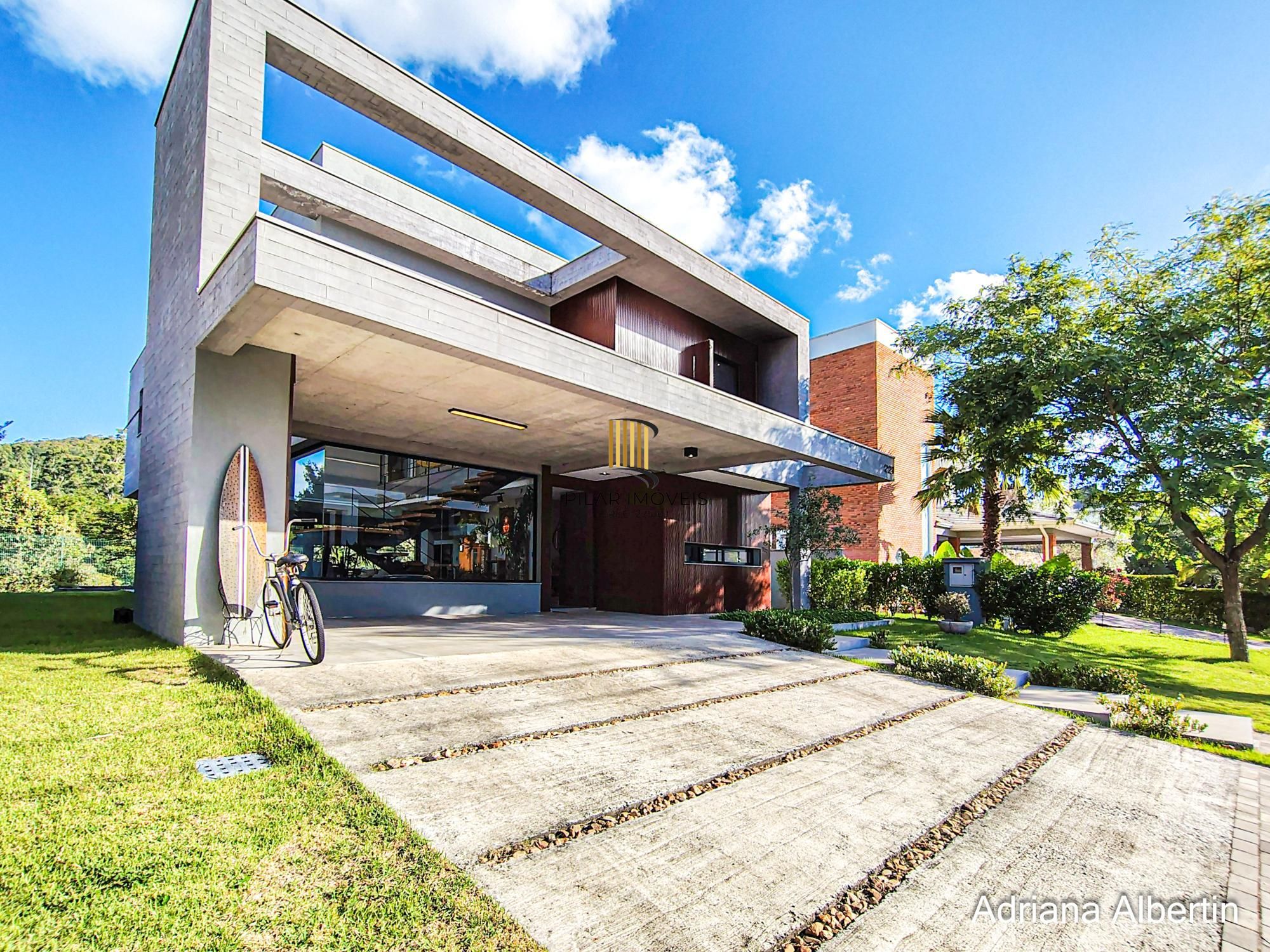 Casa em condomínio na Estrada das Três Meninas com 3 suítes