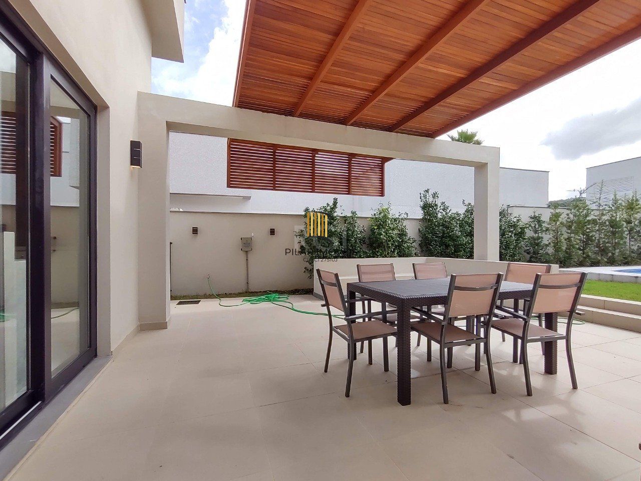 Casa de Condomínio 3 dormitórios no bairro Alphaville