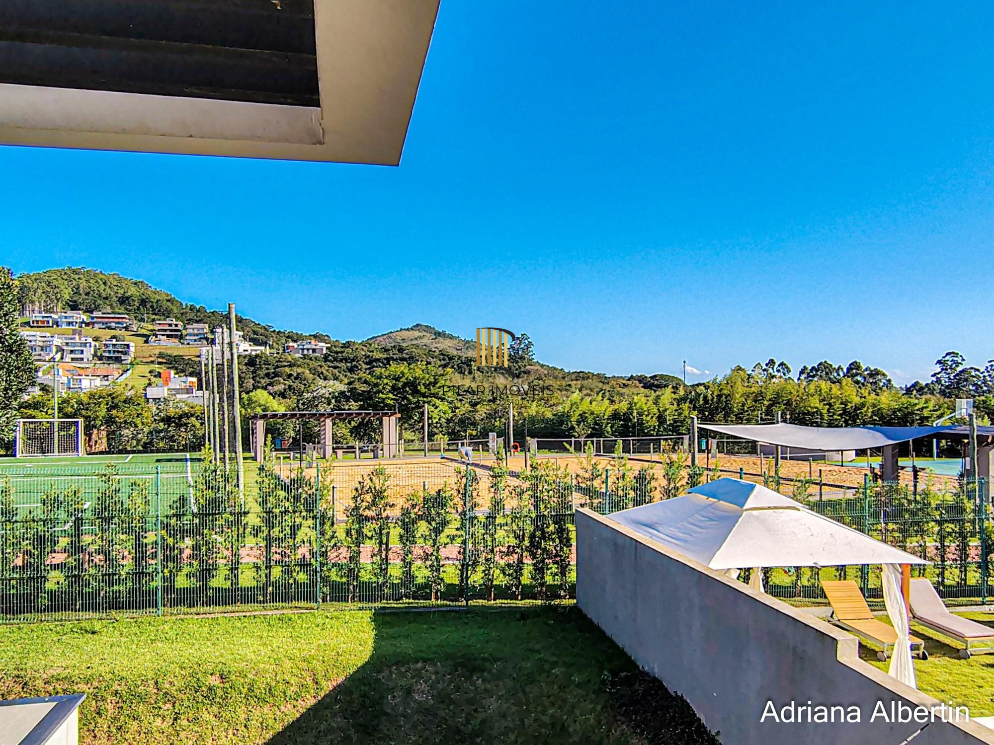 Casa com 345m², piscina e vista para o Guaiba