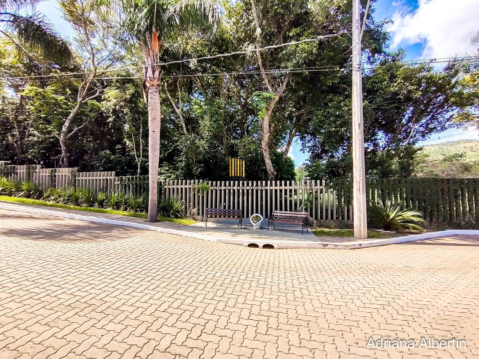 Casa térrea com 100m² privativo, em condomínio fechado na Estrada Jorge Pereira Nunes