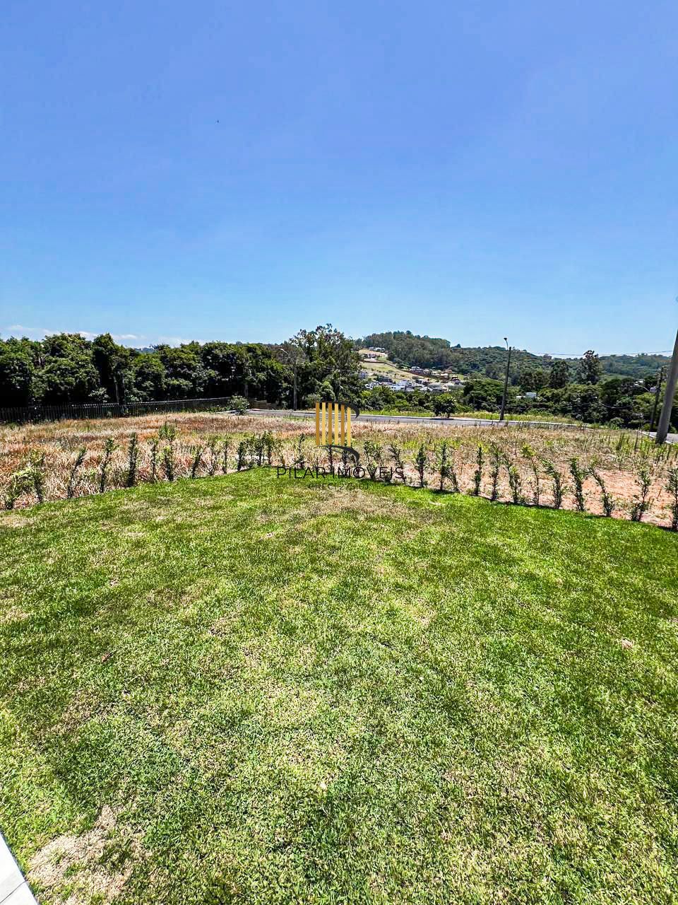 Casa térrea com 100m² privativo, em condomínio fechado na Estrada Jorge Pereira Nunes