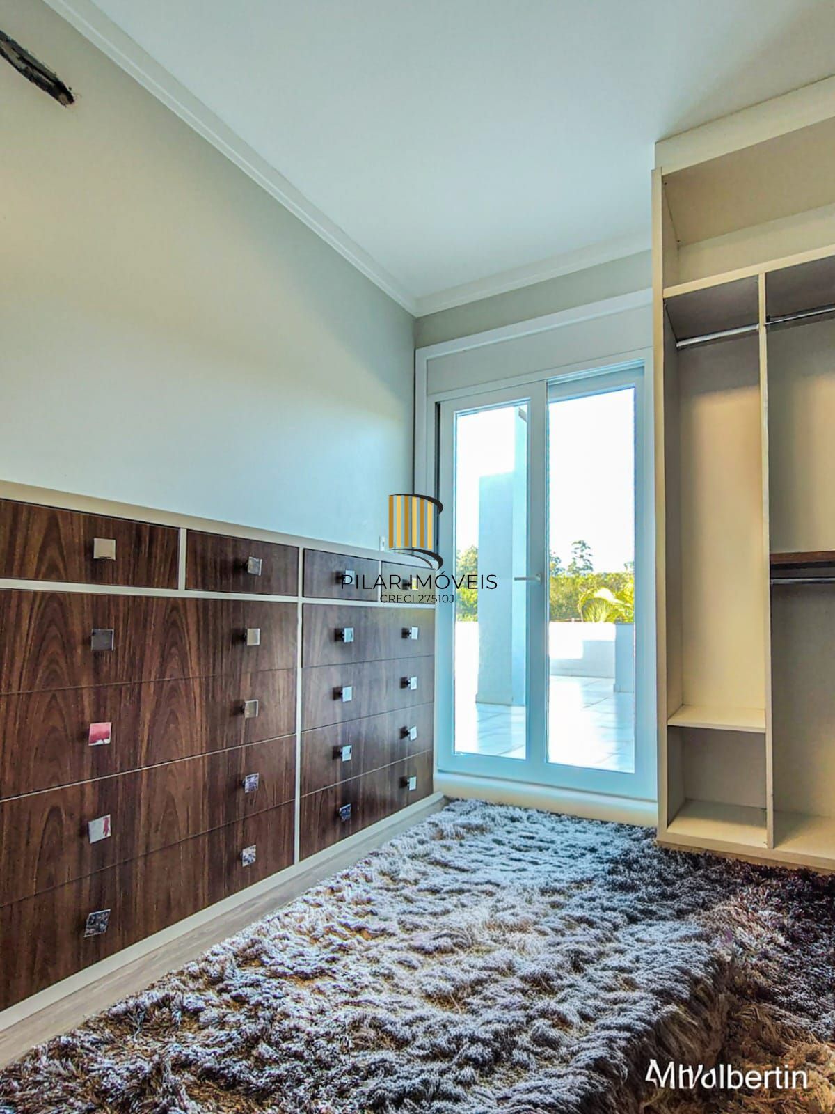 ALPHAVILLE PORTO ALEGRE | CASA COM FUNDOS PARA APP E ÁREA EXTERNA COMPLETA