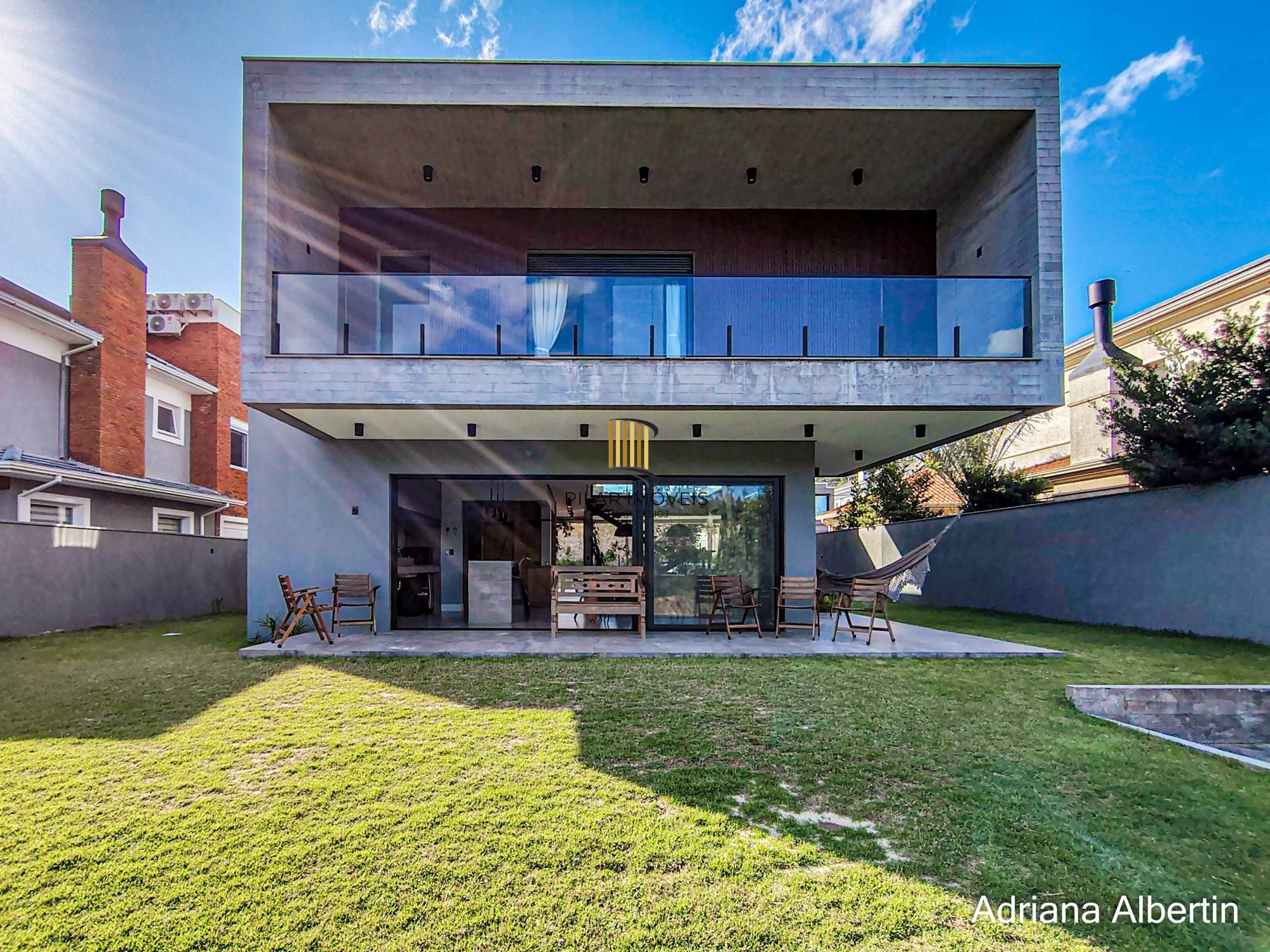 Casa em condomínio na Estrada das Três Meninas com 3 suítes