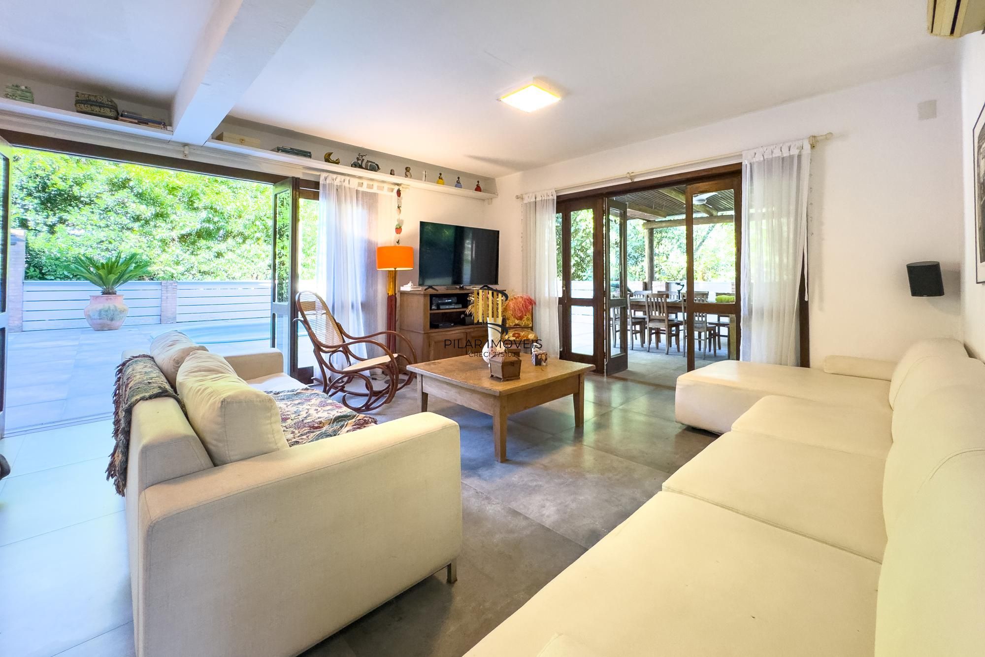 Casa no Parque Knorr com 3 dormitórios e piscina aquecida