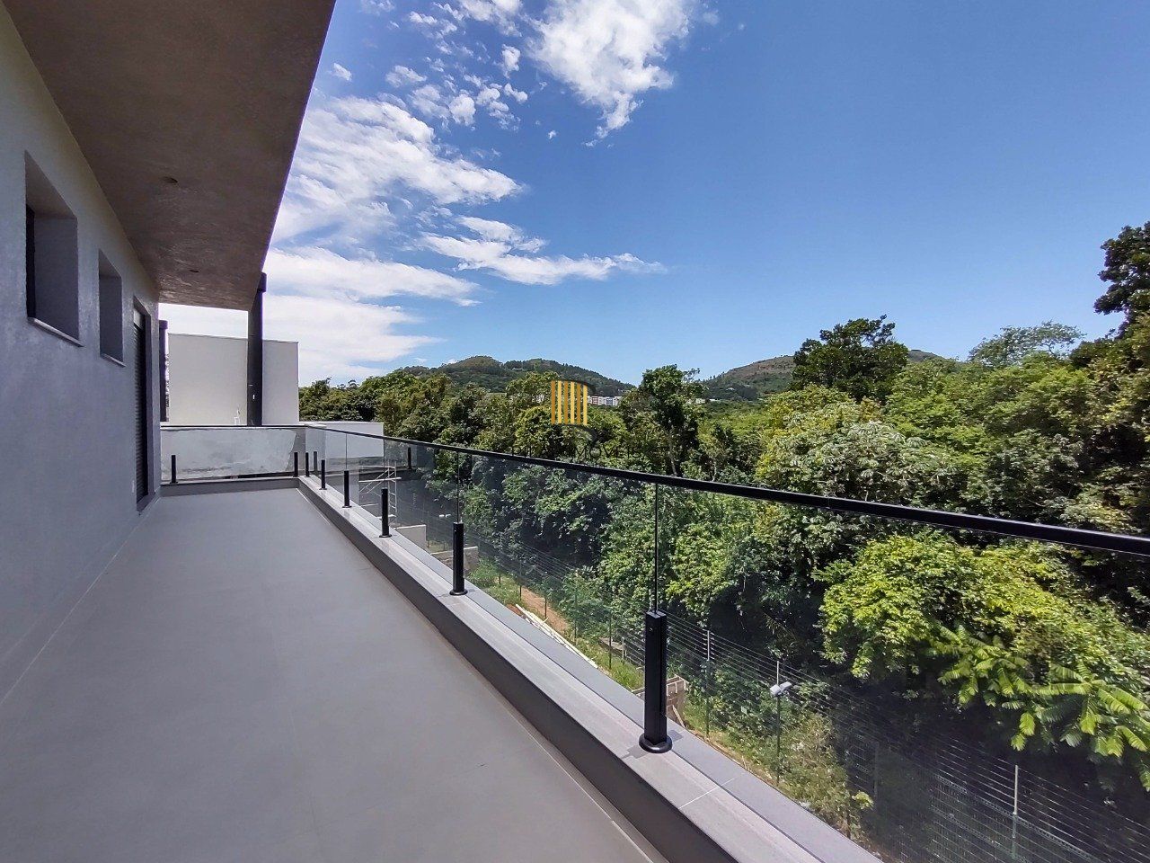 Casa Condominio para Venda - 349m², 3 dormitórios, sendo 3 suites, 2 vagas - Alphaville