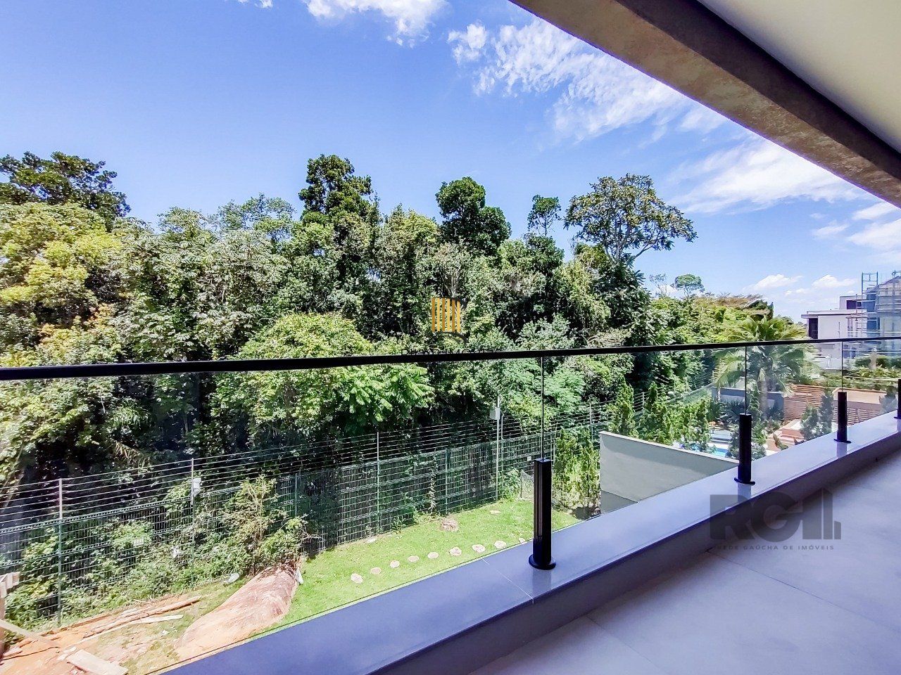 Casa Condominio para Venda - 349m², 3 dormitórios, sendo 3 suites, 2 vagas - Alphaville