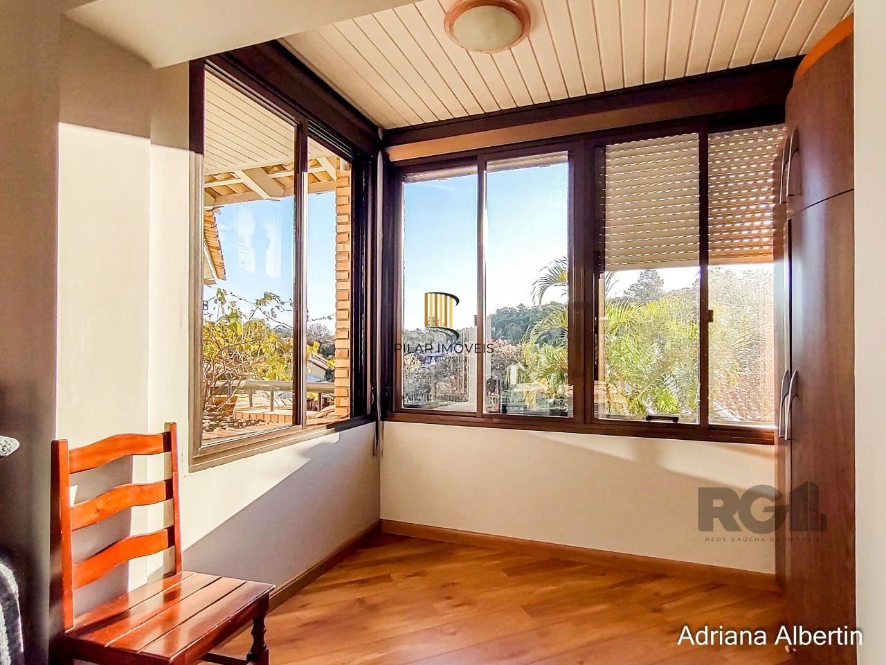 Casa 5 dormitórios no bairro Ipanema