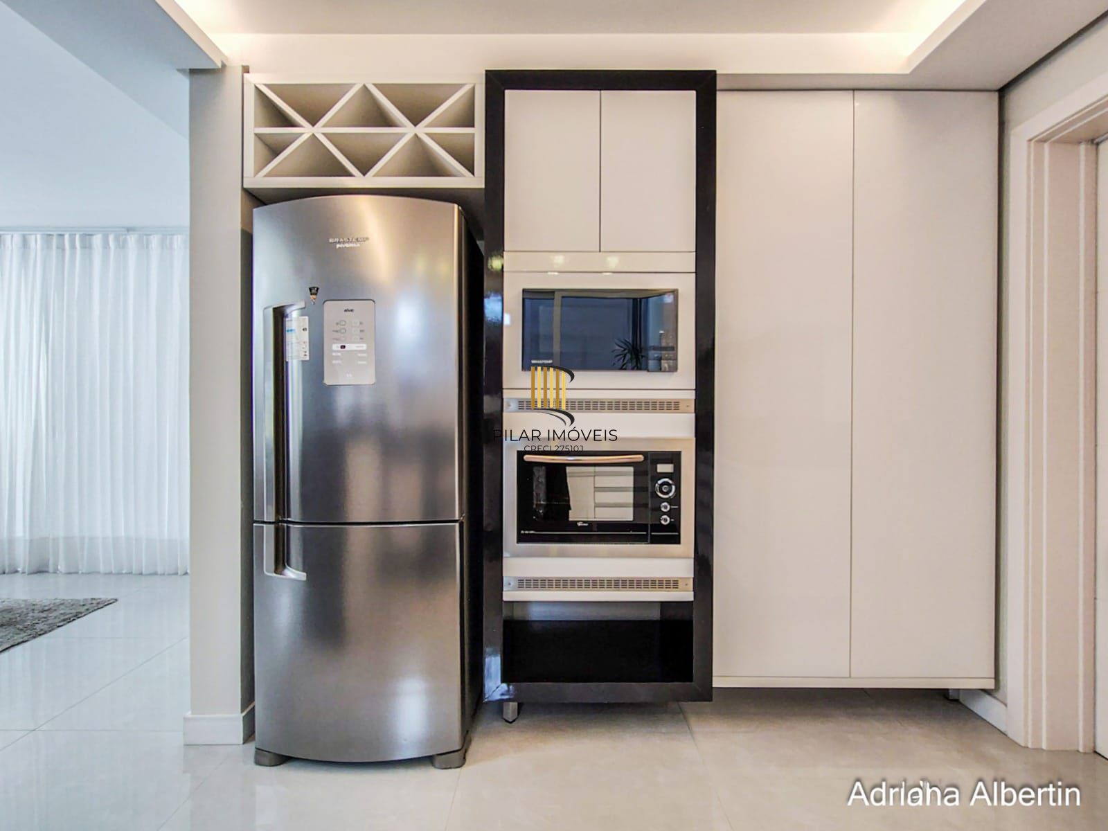 ALPHAVILLE PORTO ALEGRE | CASA COM FUNDOS PARA APP E ÁREA EXTERNA COMPLETA