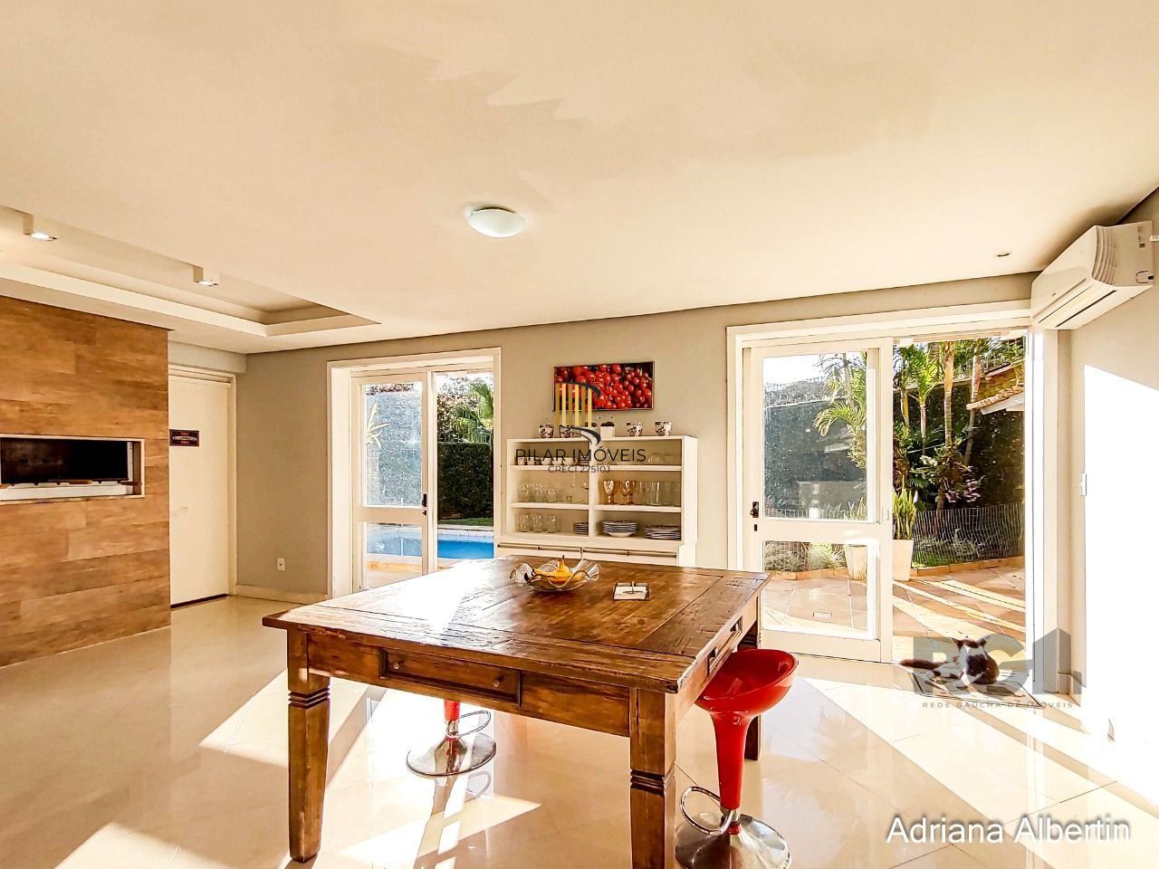 Casa 5 dormitórios no bairro Ipanema