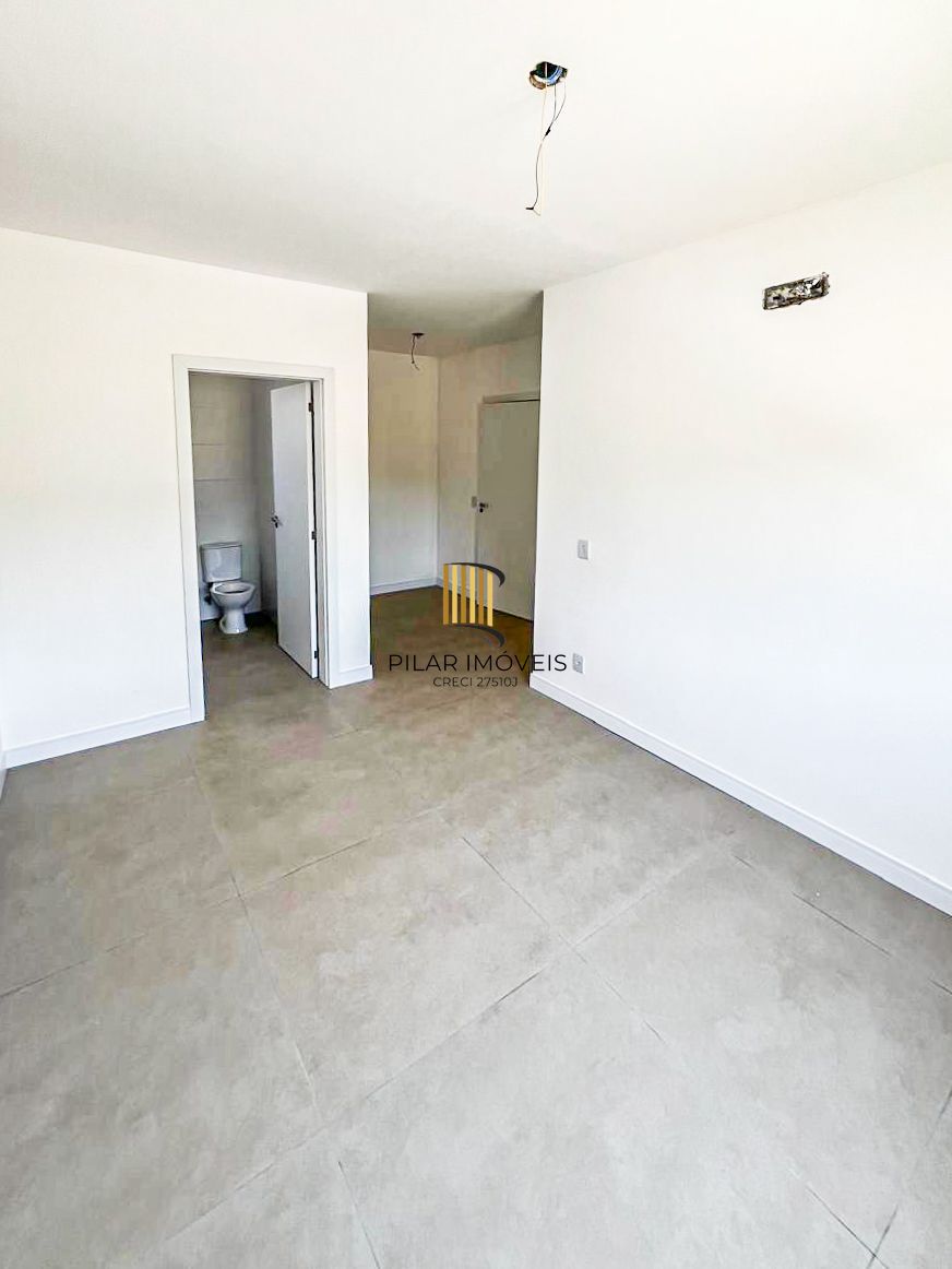 Casa térrea com 100m² privativo, em condomínio fechado na Estrada Jorge Pereira Nunes