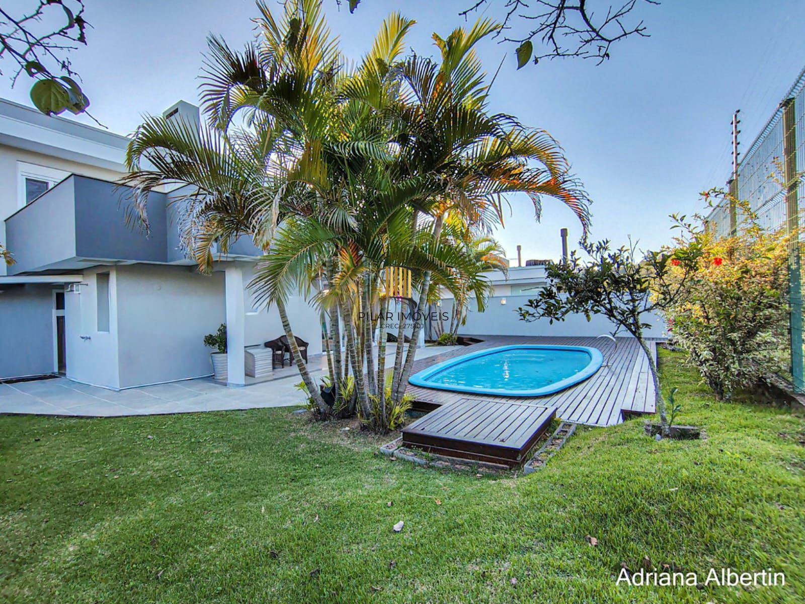 ALPHAVILLE PORTO ALEGRE | CASA COM FUNDOS PARA APP E ÁREA EXTERNA COMPLETA