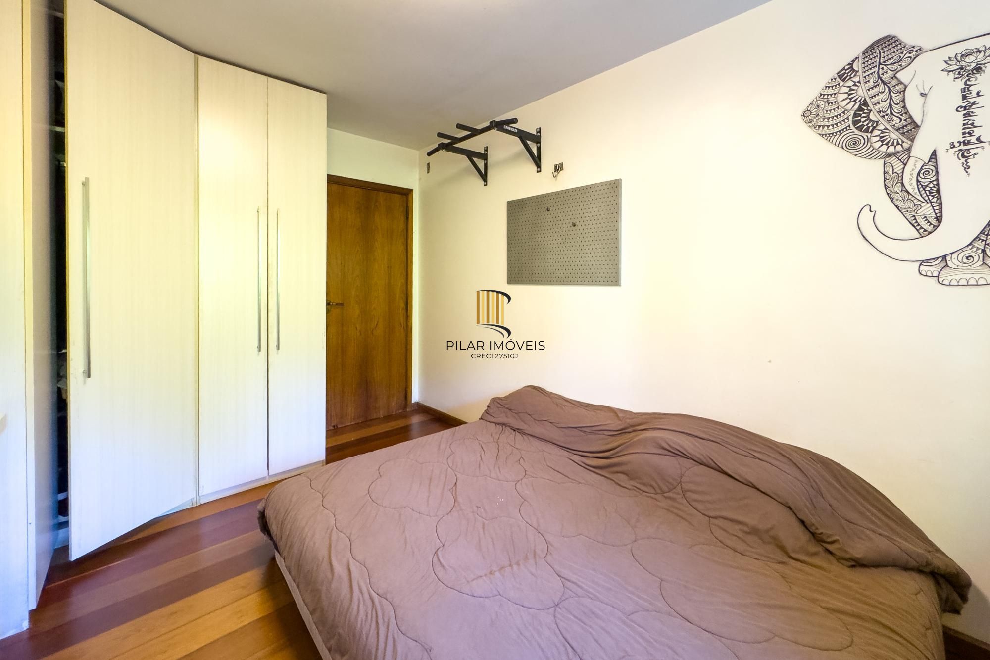 Casa no Parque Knorr com 3 dormitórios e piscina aquecida