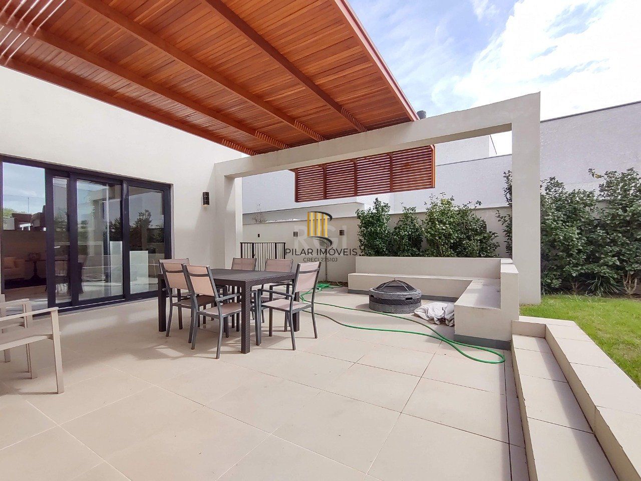 Casa de Condomínio 3 dormitórios no bairro Alphaville