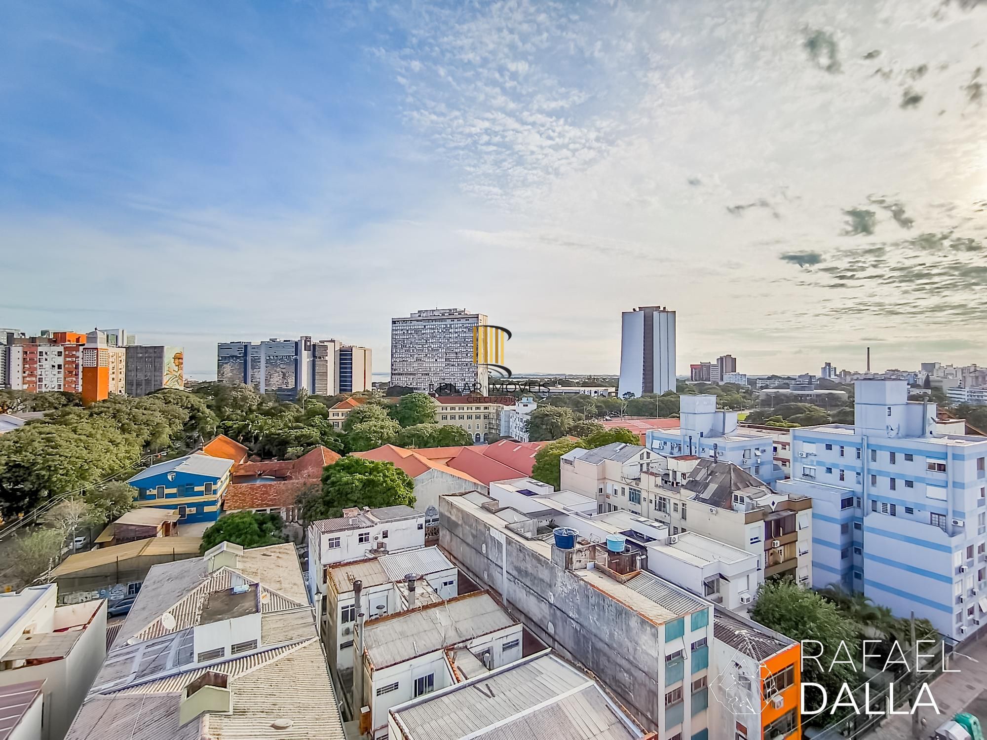 Apartamento 1 dormitório com vista, sol da manhã e estrutura na João Alfredo
