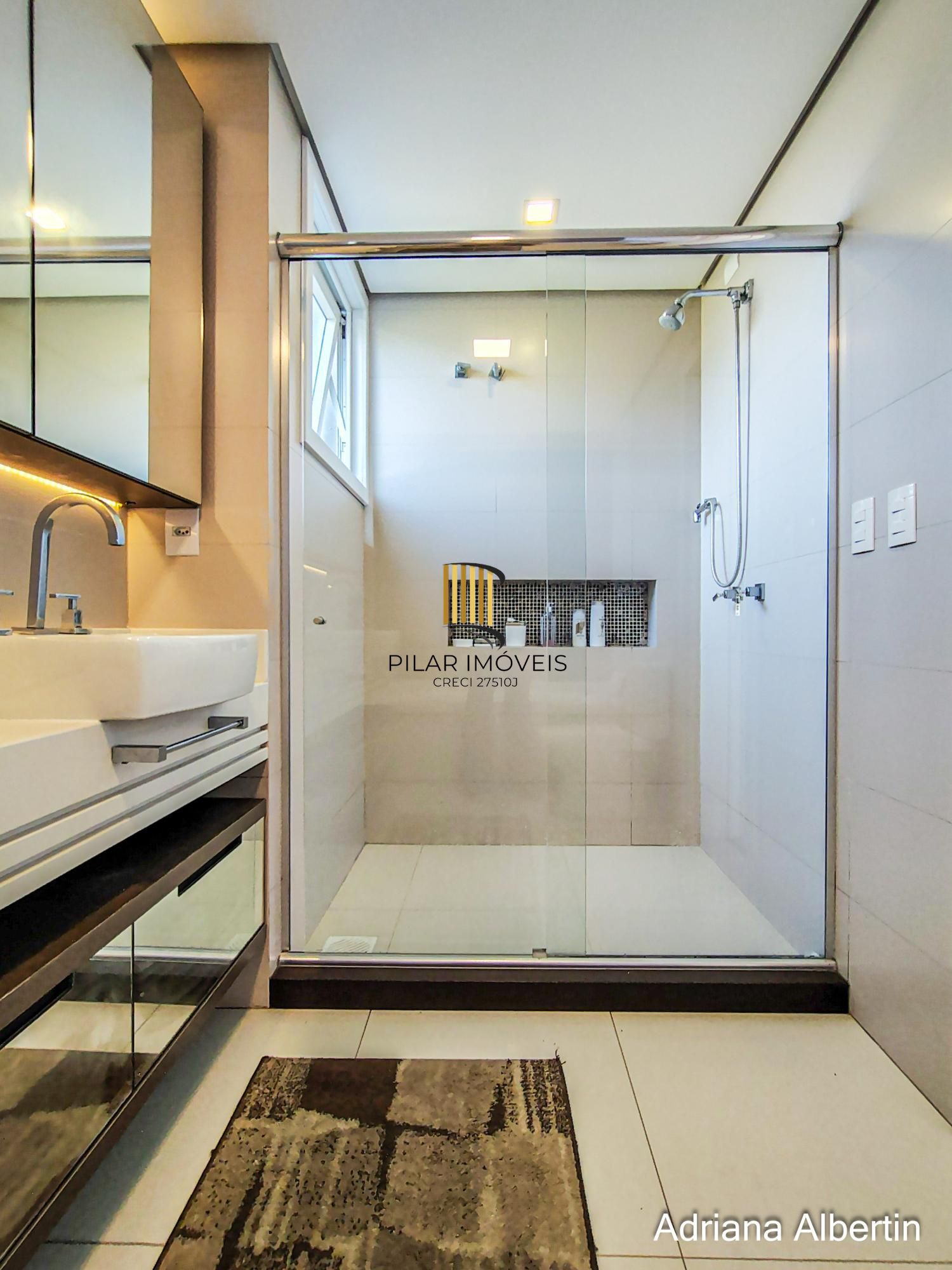 ALPHAVILLE PORTO ALEGRE | CASA COM FUNDOS PARA APP E ÁREA EXTERNA COMPLETA