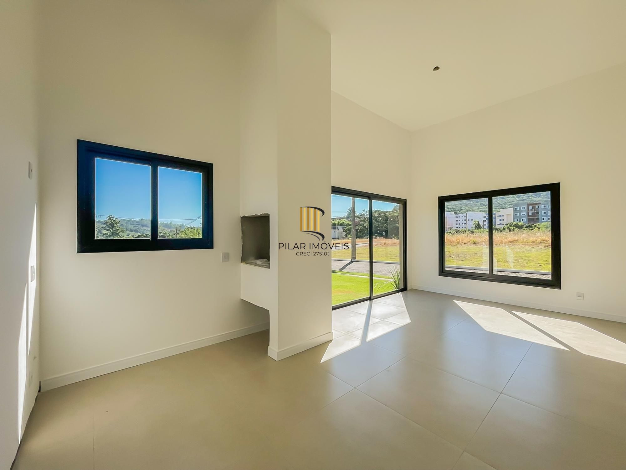 Casa térrea com 100m² privativo, em condomínio fechado na Estrada Jorge Pereira Nunes