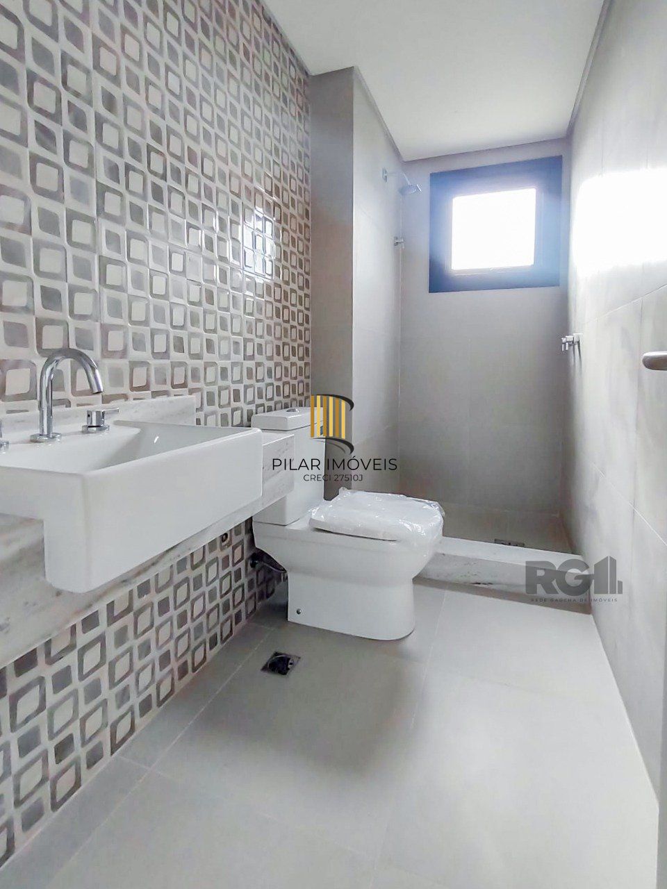 Casa Condominio para Venda - 280m², 3 dormitórios, sendo 3 suites, 2 vagas - Alphaville