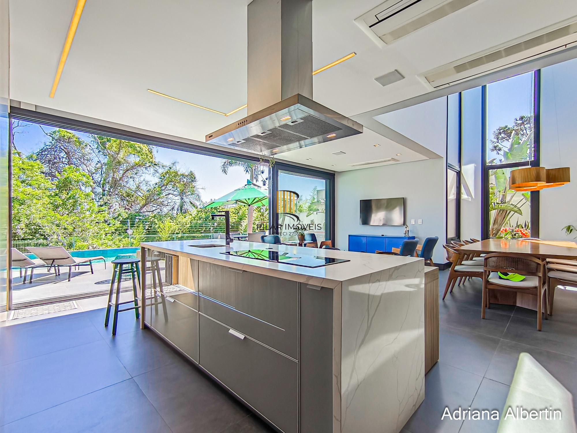 Casa de Condomínio 3 dormitórios no bairro Alphaville