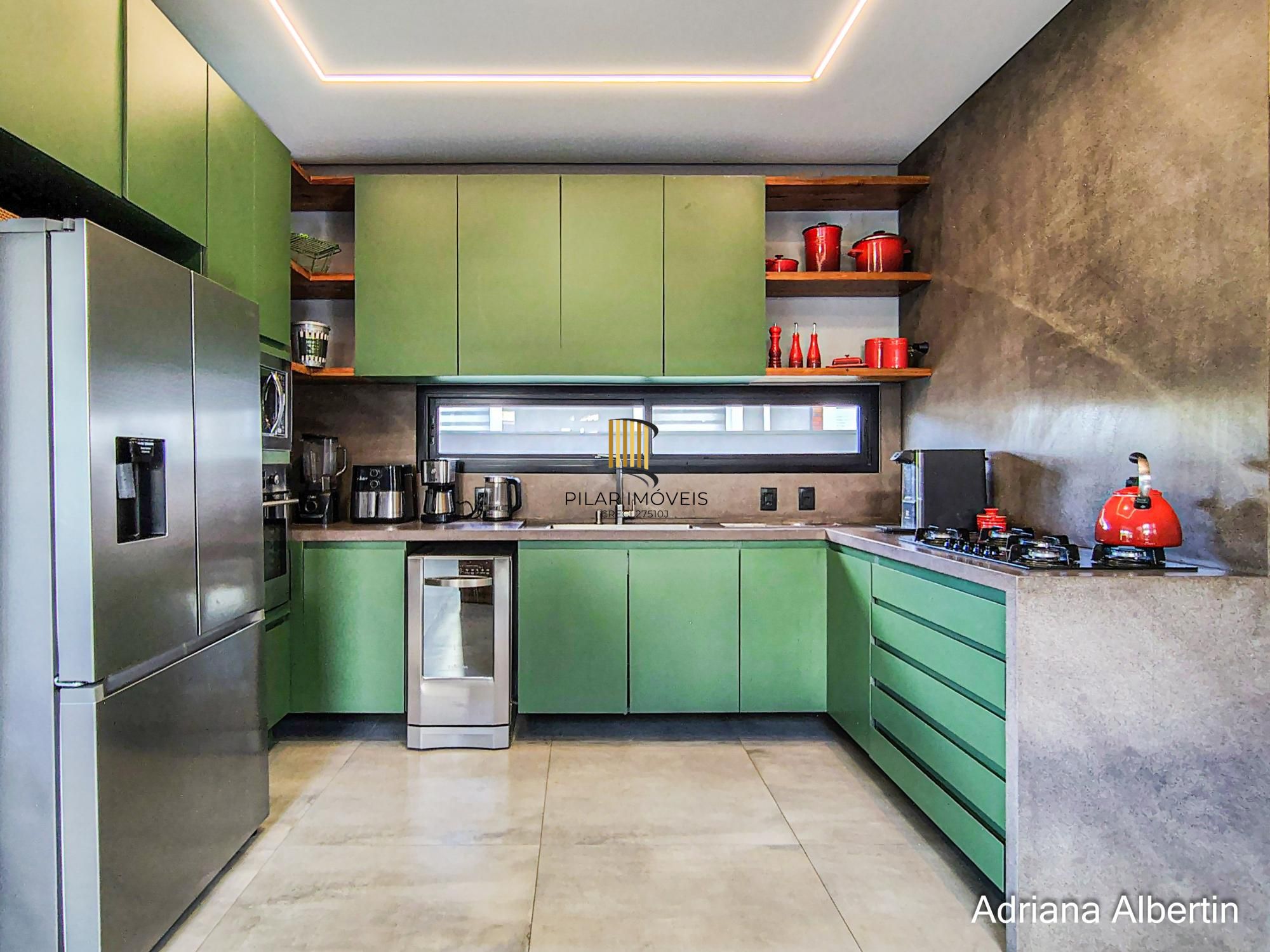 Casa em condomínio na Estrada das Três Meninas com 3 suítes