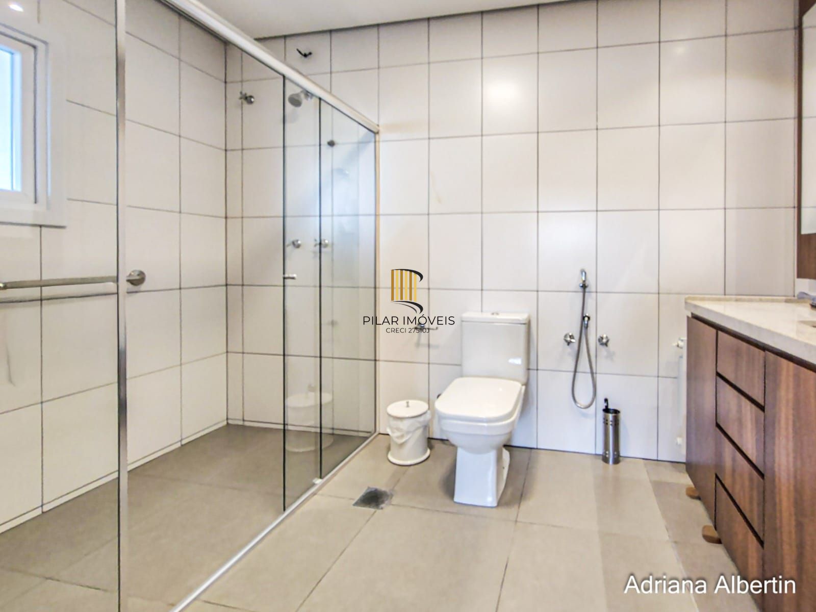 Casa com 660m² no Alphaville Porto Alegre para quem quer espaço, vista e personalidade — sem cair no padrão genérico