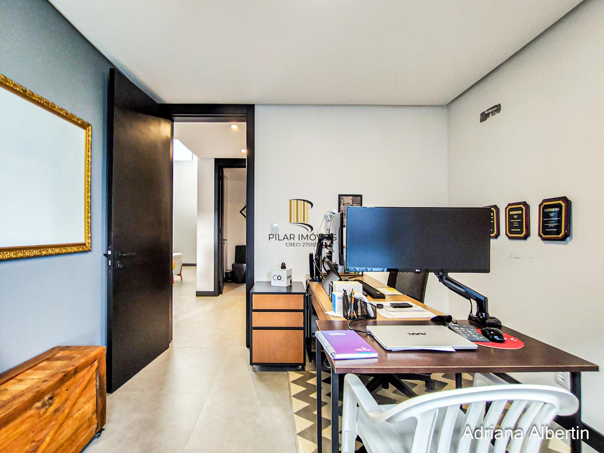 Casa com 345m², piscina e vista para o Guaiba