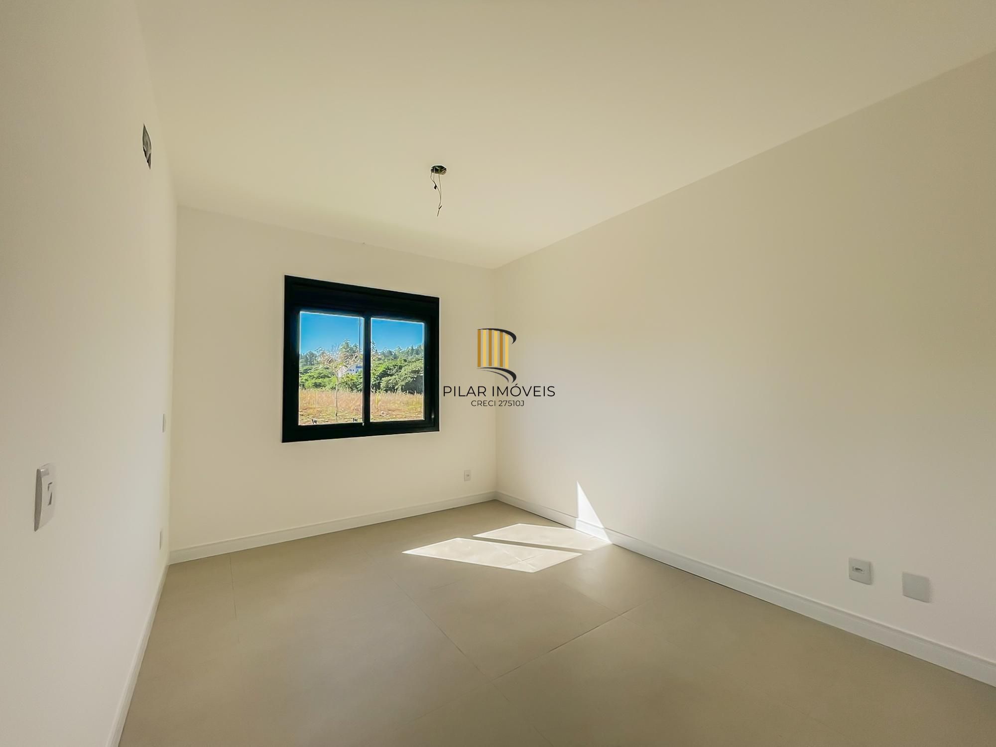 Casa térrea com 100m² privativo, em condomínio fechado na Estrada Jorge Pereira Nunes