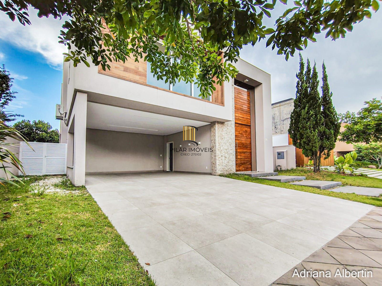 Casa com 400m² e 4 suítes