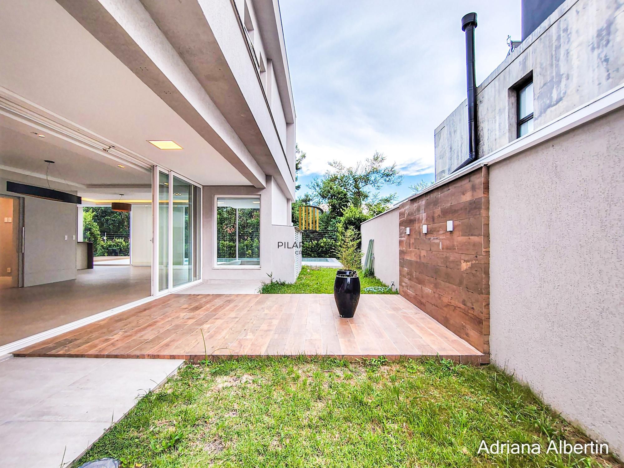 Casa com 400m² e 4 suítes