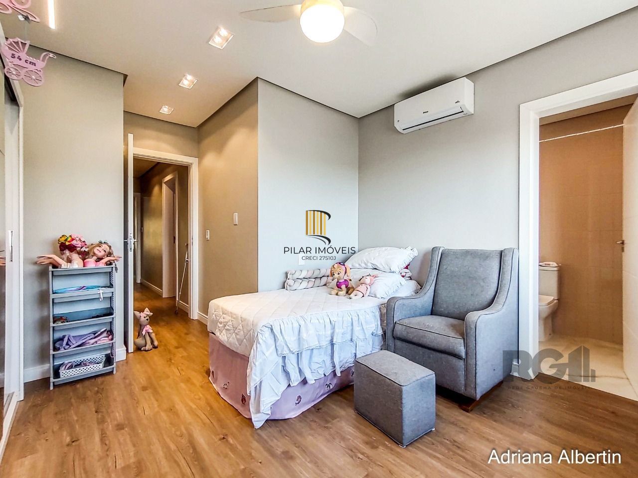 Casa Condominio para Venda - 287.21m², 3 dormitórios, sendo 3 suites, 2 vagas - Alphaville
