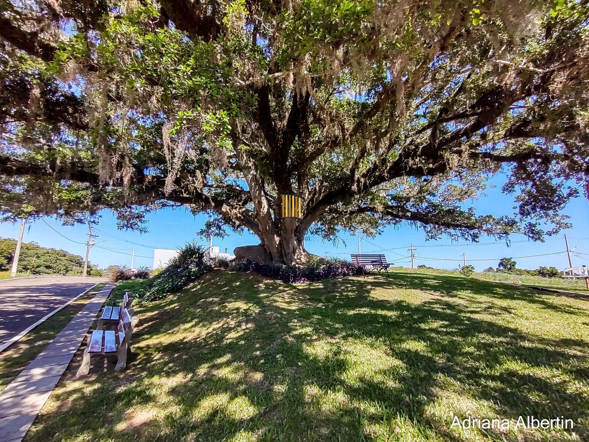 Casa térrea com 100m² privativo, em condomínio fechado na Estrada Jorge Pereira Nunes
