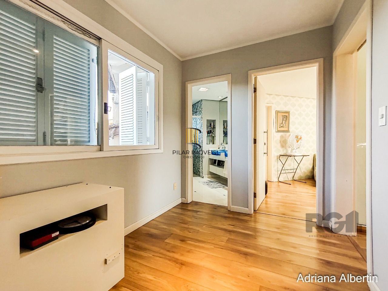 Casa 5 dormitórios no bairro Ipanema