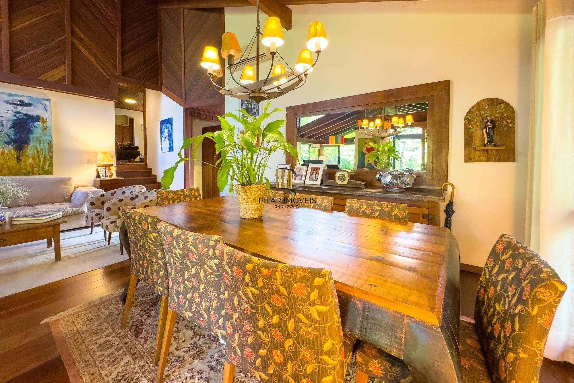 Casa no Parque Knorr com 3 dormitórios e piscina aquecida