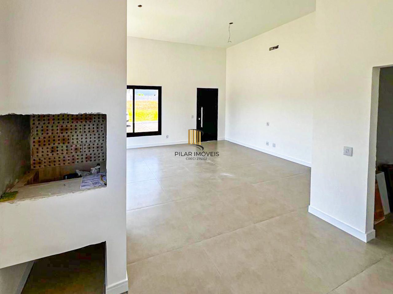 Casa térrea com 100m² privativo, em condomínio fechado na Estrada Jorge Pereira Nunes