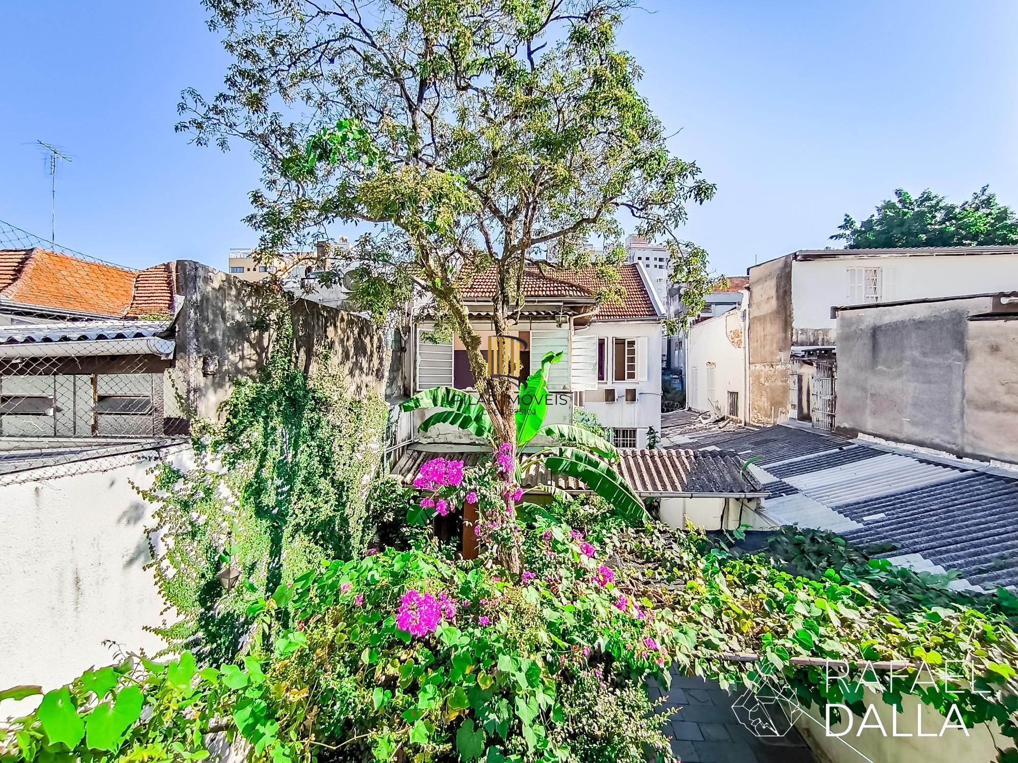Casa impecável na Lopo Gonçalves com 4 dormitórios, garagem e pátio amplo