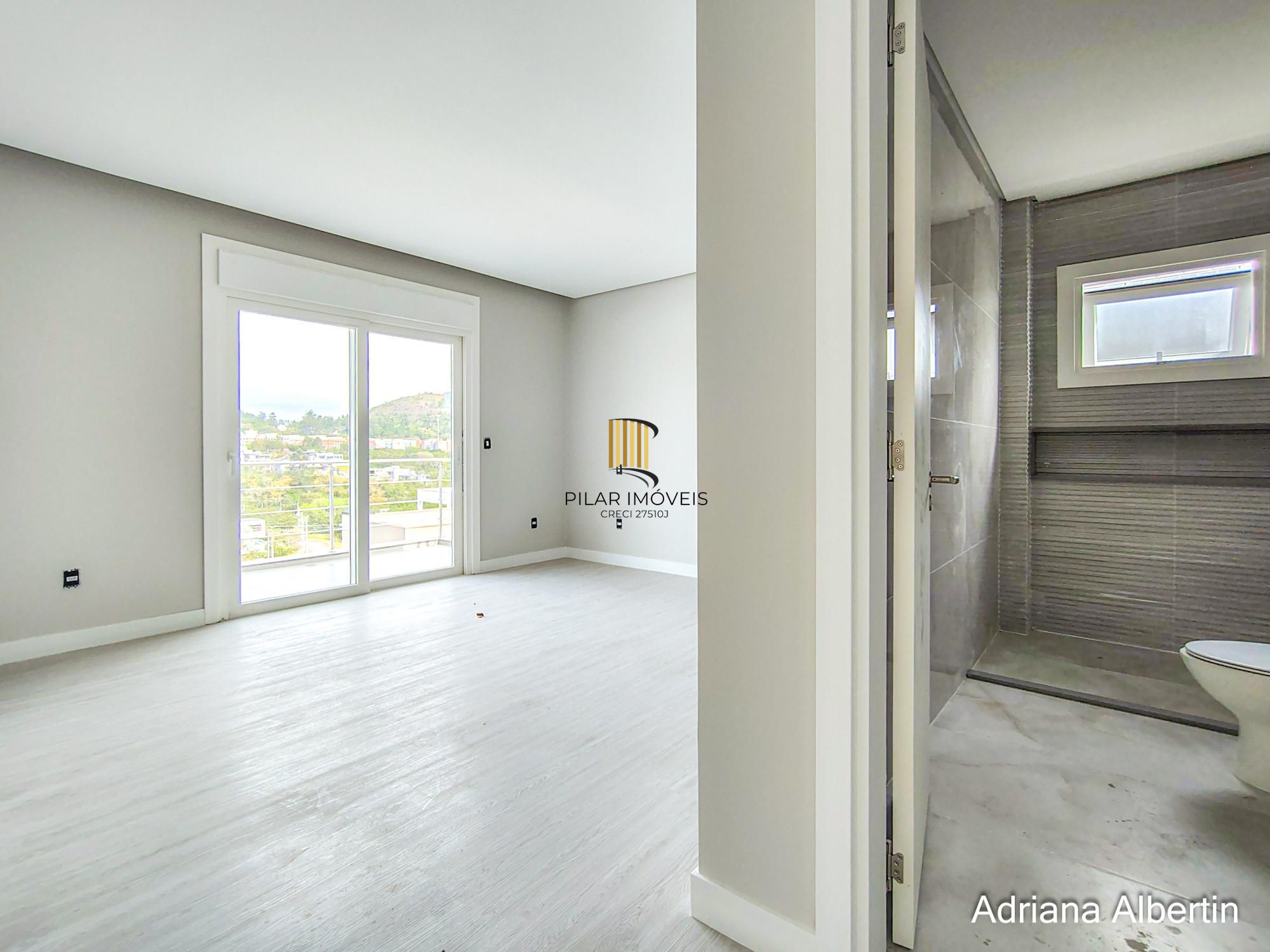 Casa em Alphaville com 3 suítes e pátio amplo