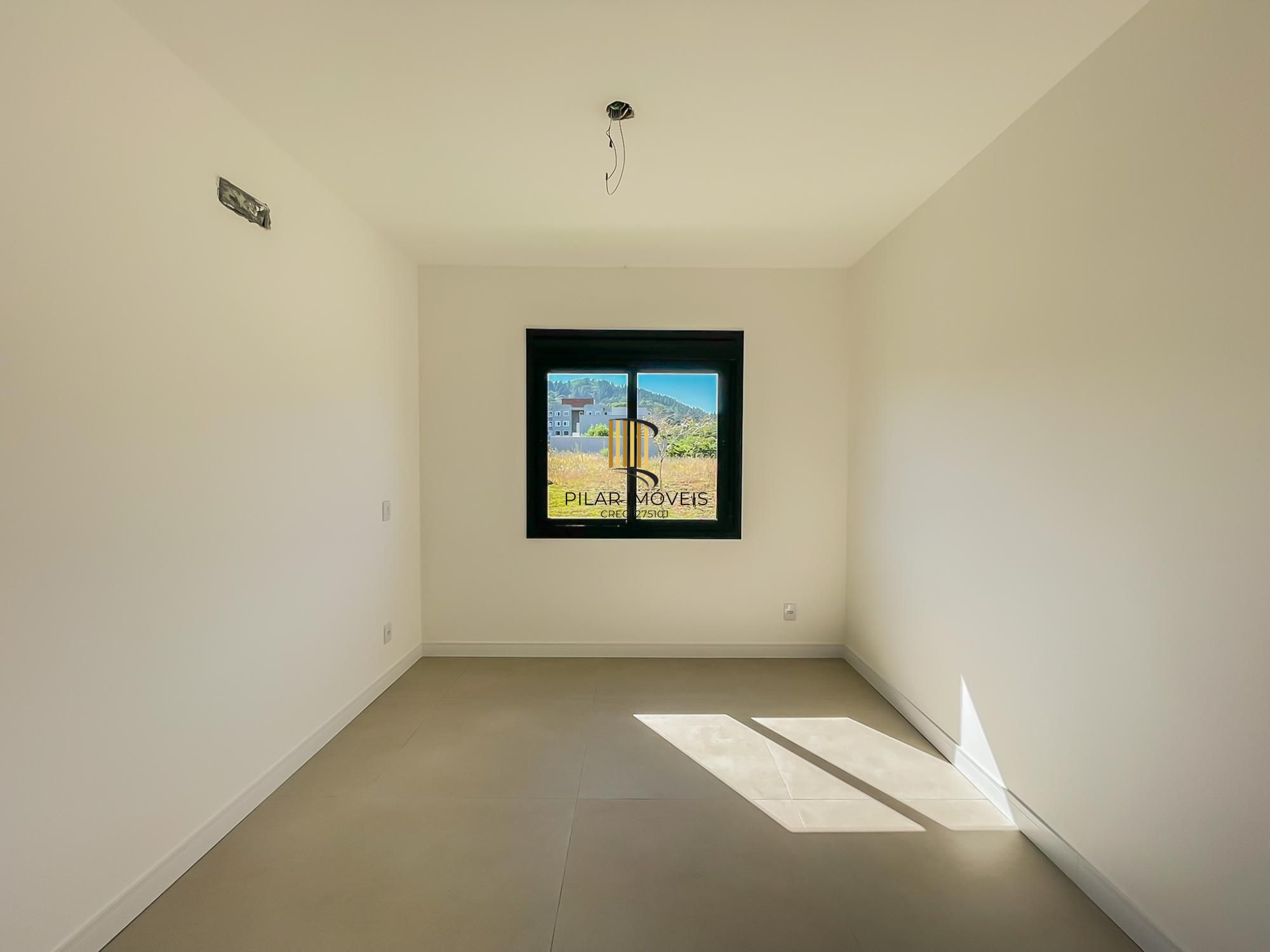 Casa térrea com 100m² privativo, em condomínio fechado na Estrada Jorge Pereira Nunes