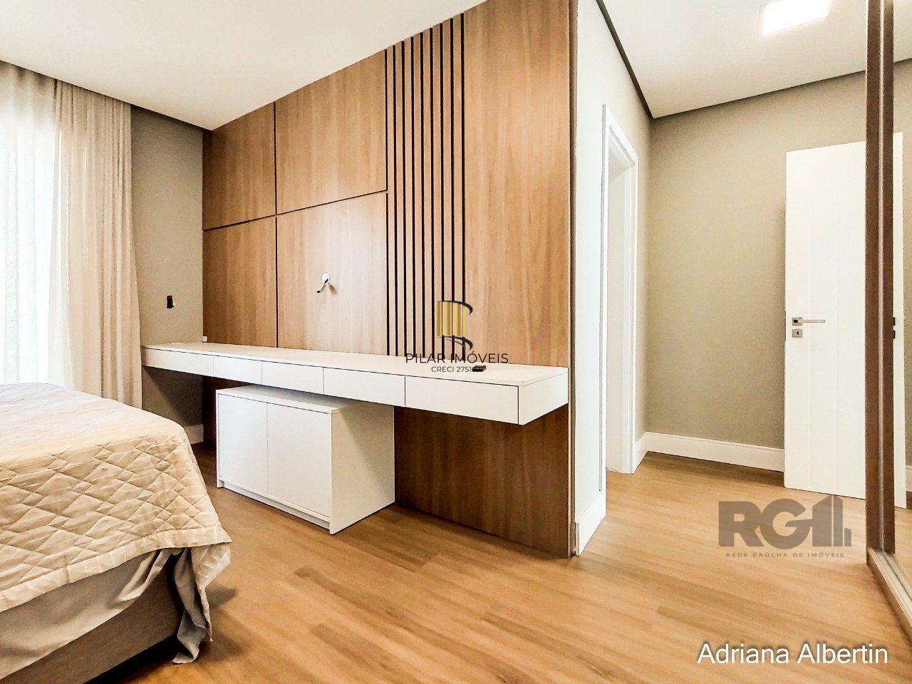Casa Condominio para Venda - 266.44m², 4 dormitórios, sendo 4 suites, 2 vagas - Alphaville