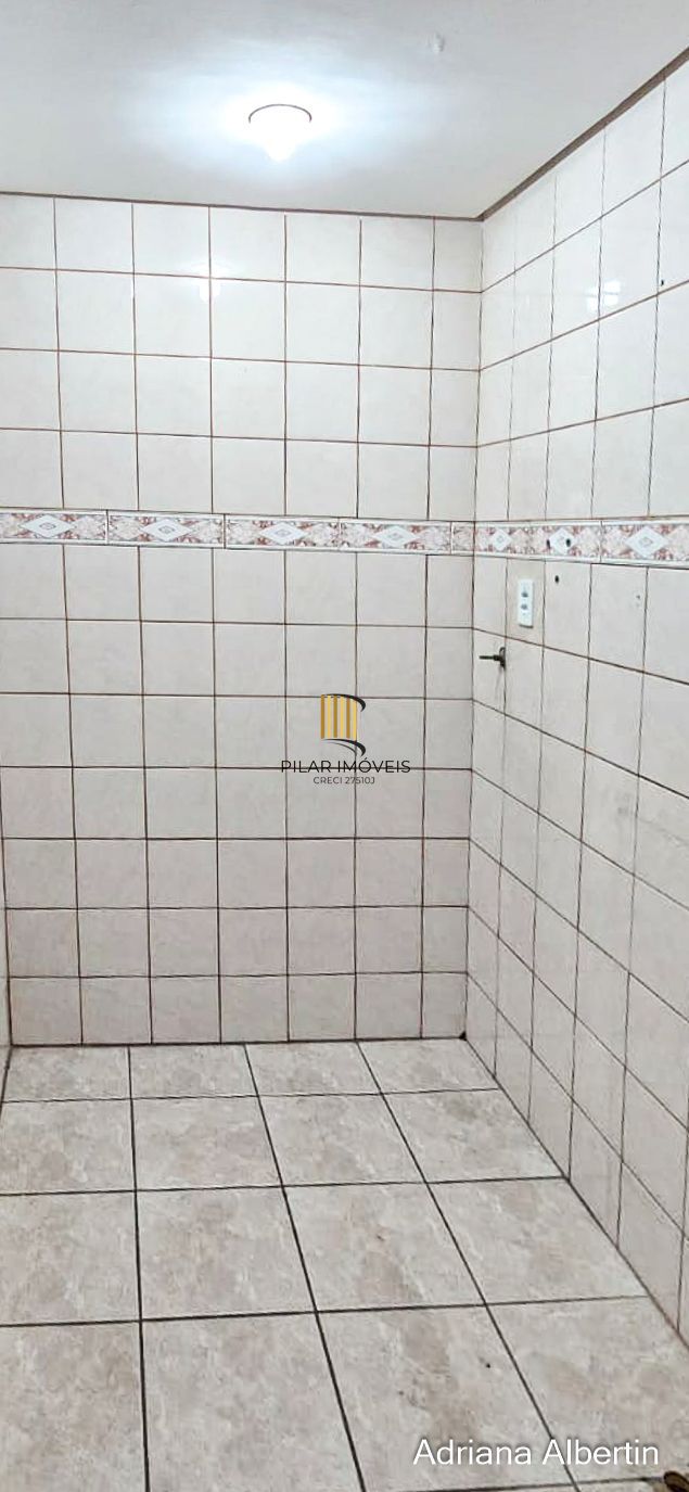 Prédio comercial com 239m²