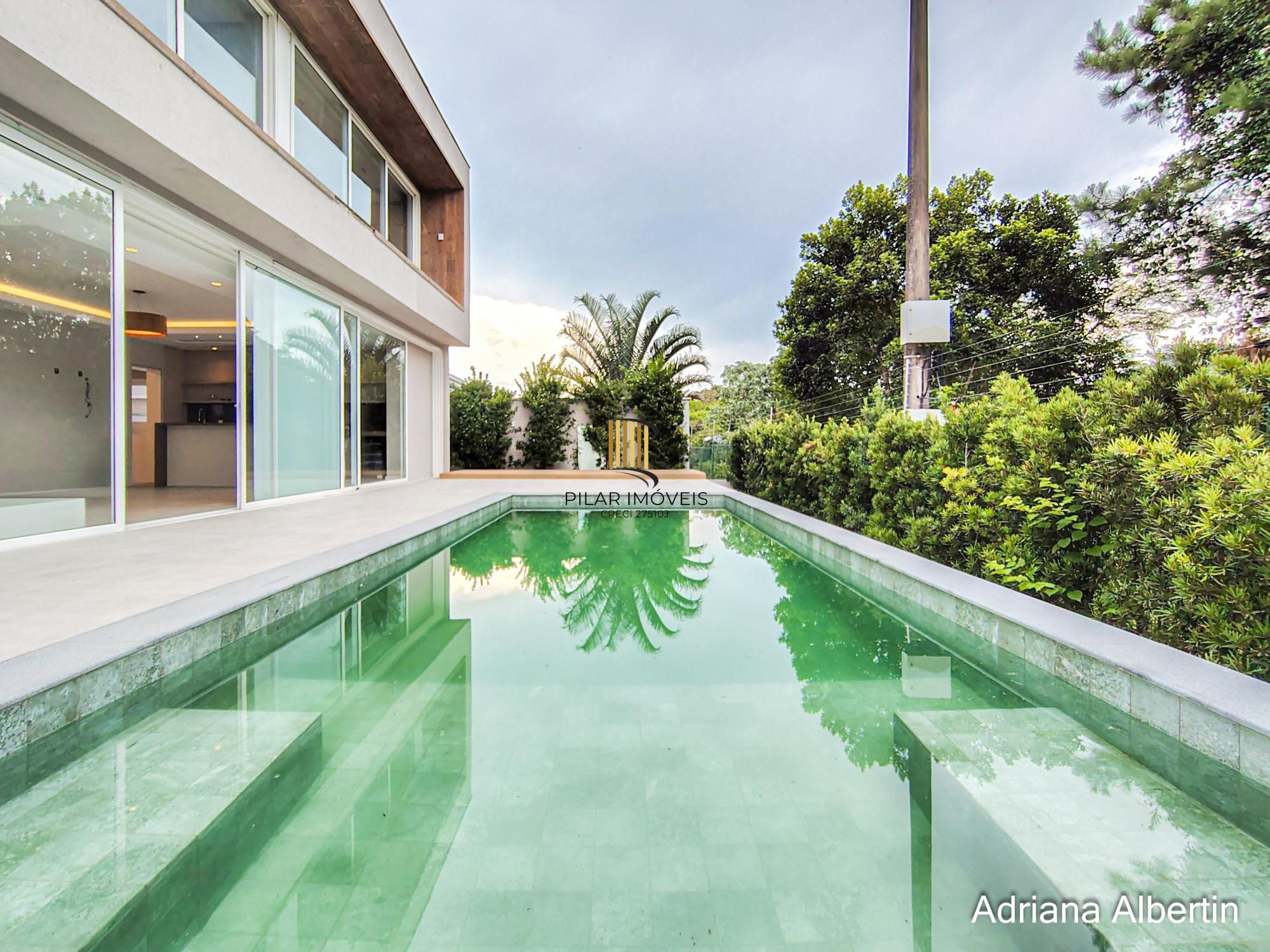 Casa com 400m² e 4 suítes