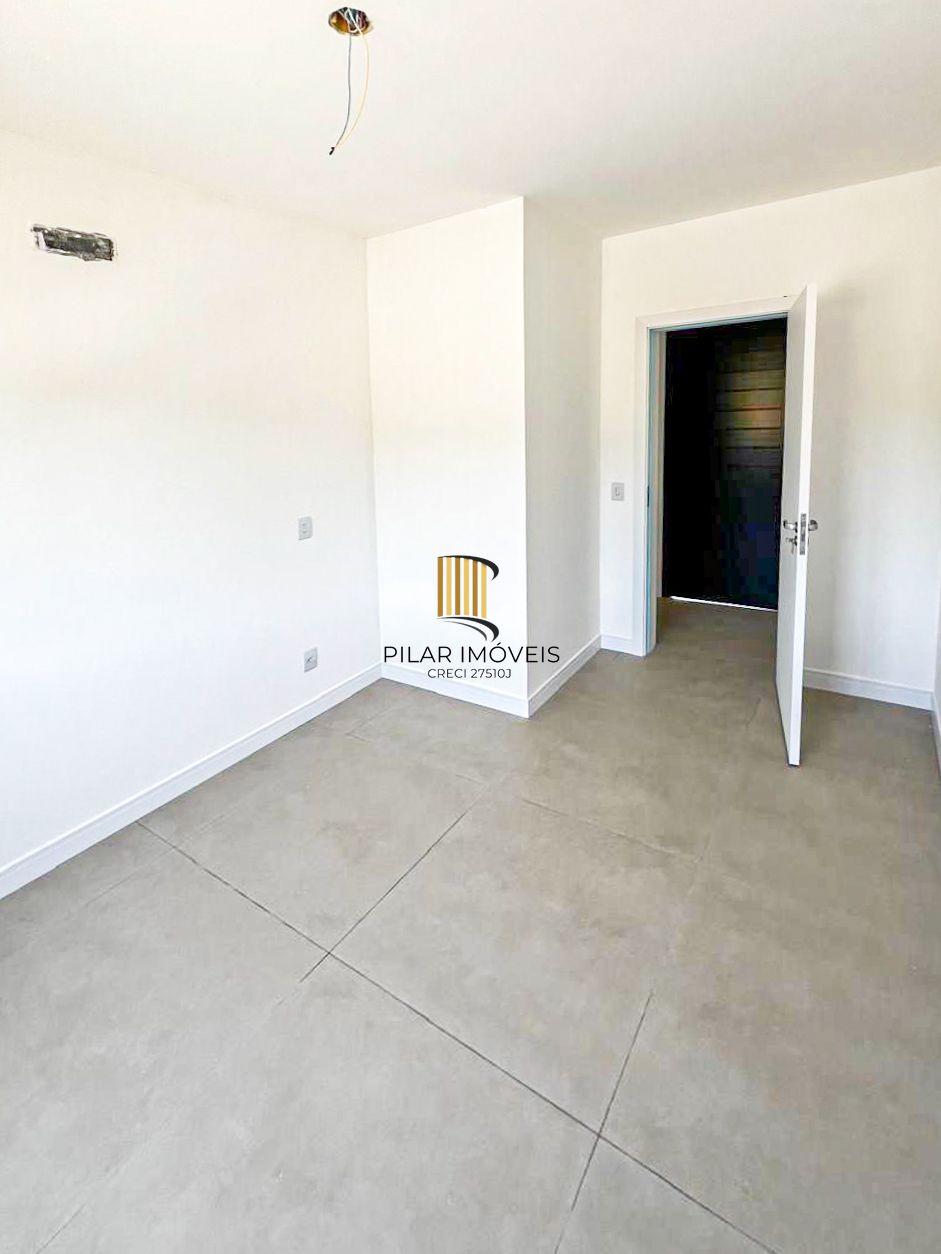 Casa térrea com 100m² privativo, em condomínio fechado na Estrada Jorge Pereira Nunes