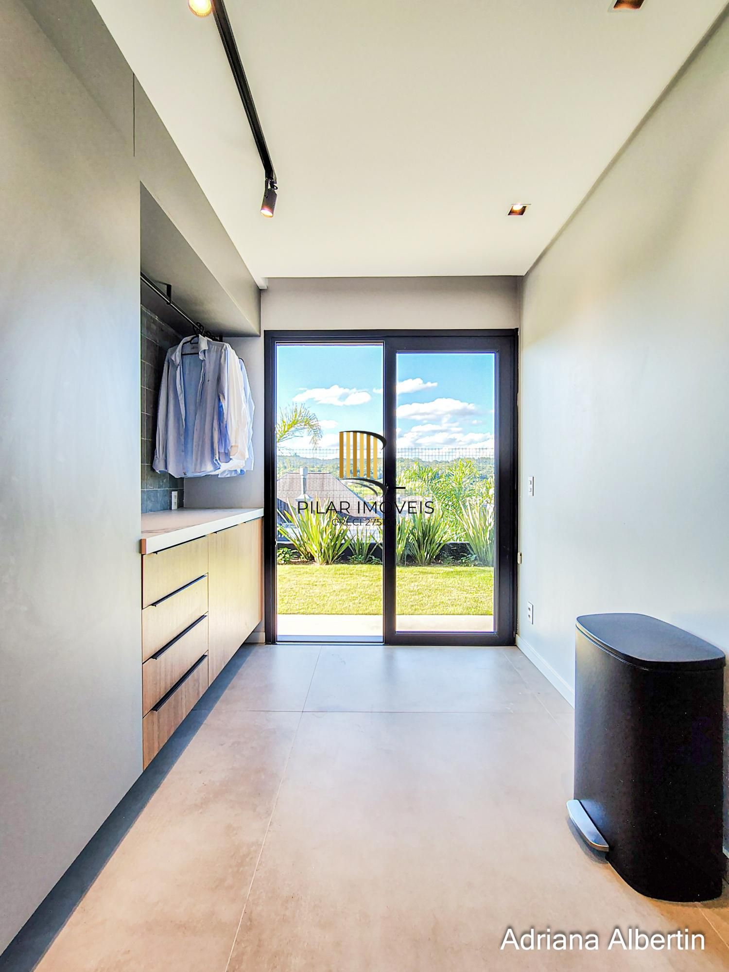 Casa com 4 suítes e escritório - Alphaville Porto Alegre