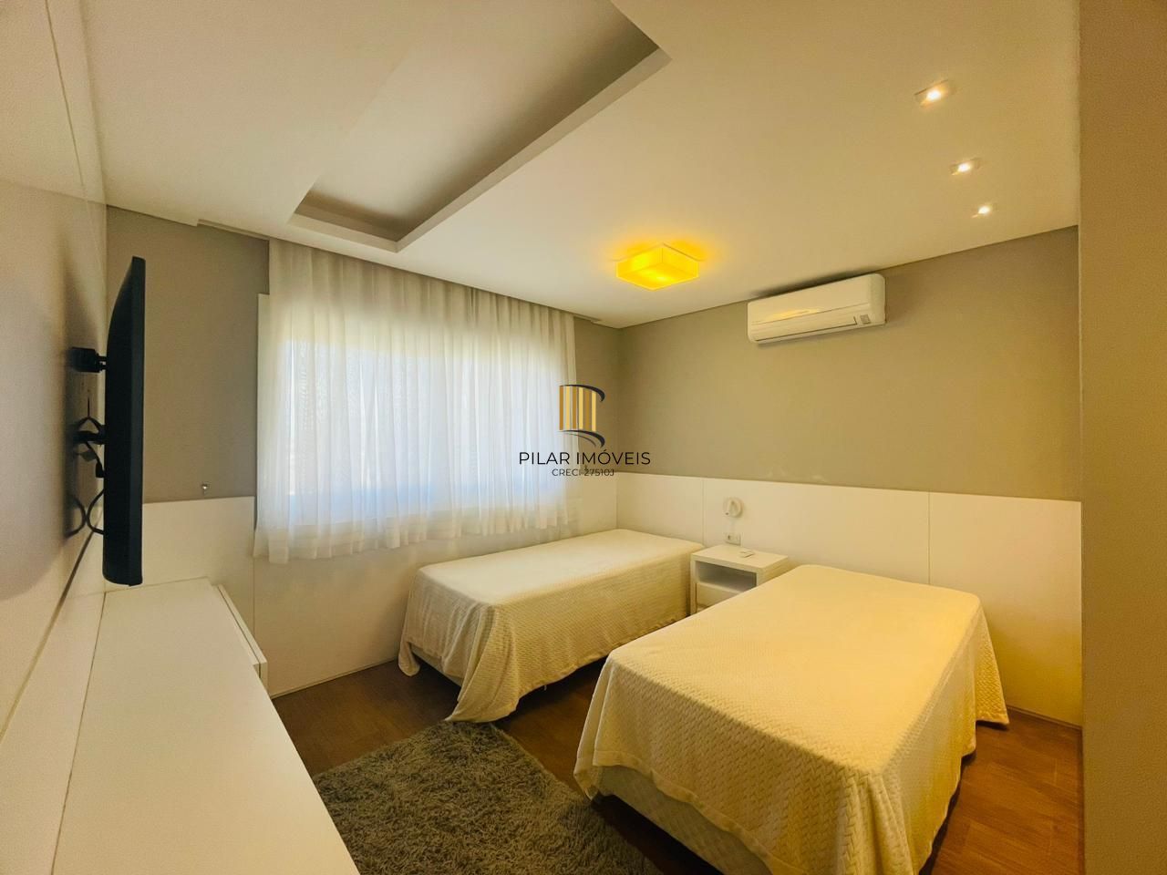 Casa de Condomínio 5 dormitórios no bairro Maristela