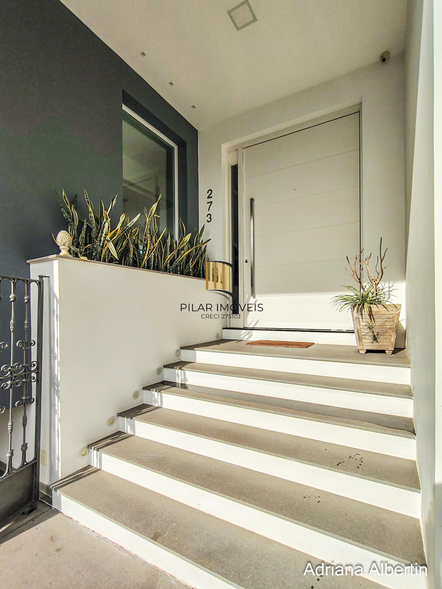 Casa com 660m² no Alphaville Porto Alegre para quem quer espaço, vista e personalidade — sem cair no padrão genérico