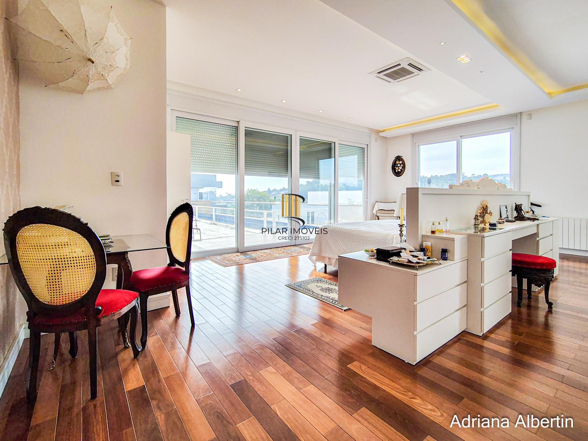 Casa com 660m² no Alphaville Porto Alegre para quem quer espaço, vista e personalidade — sem cair no padrão genérico