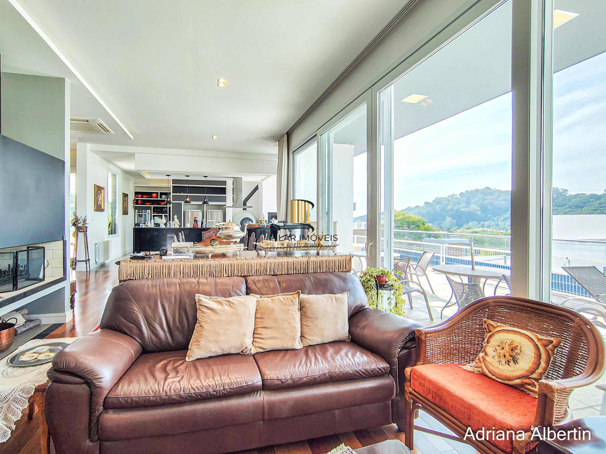 Casa com 660m² no Alphaville Porto Alegre para quem quer espaço, vista e personalidade — sem cair no padrão genérico