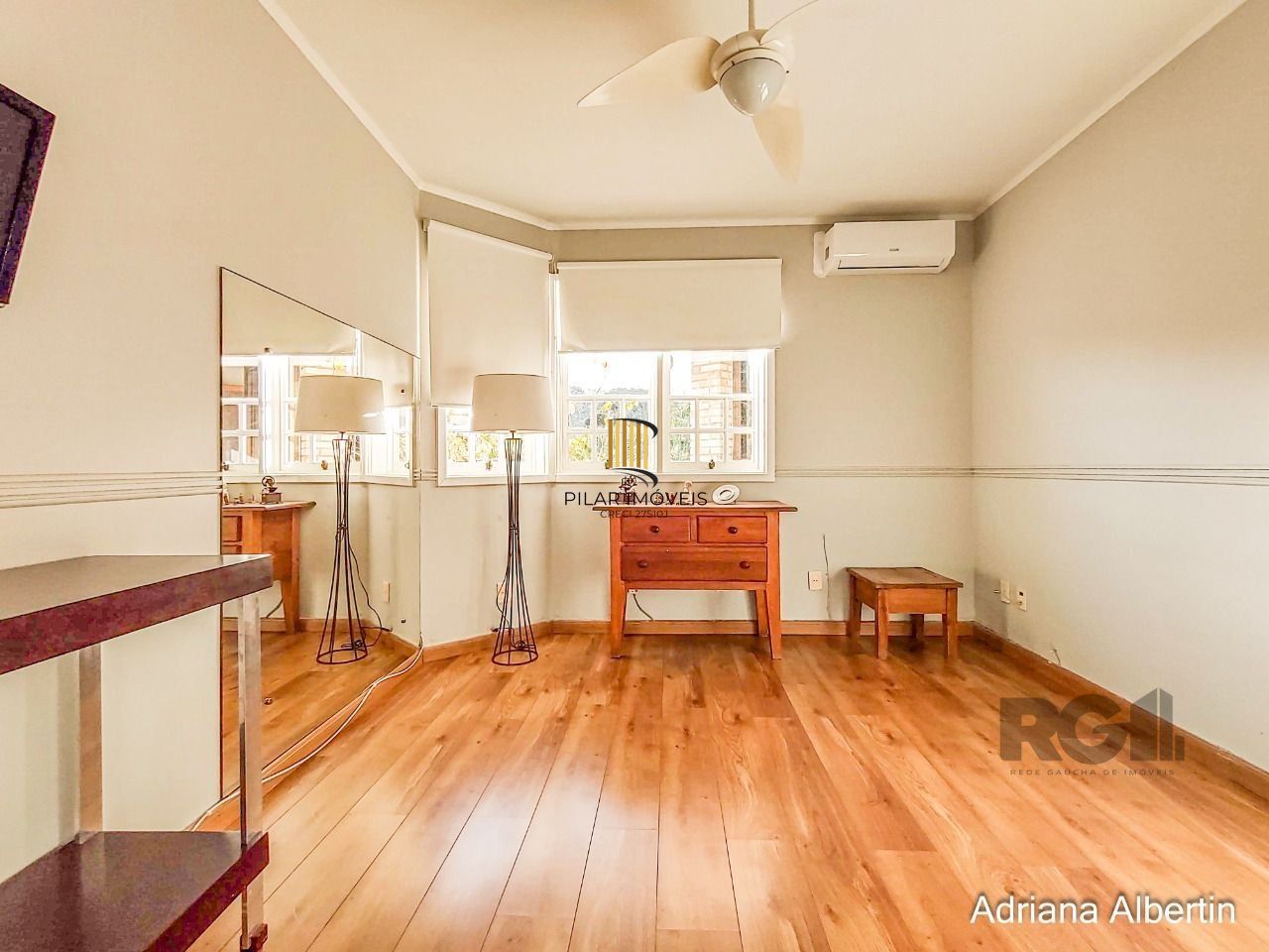 Casa 5 dormitórios no bairro Ipanema
