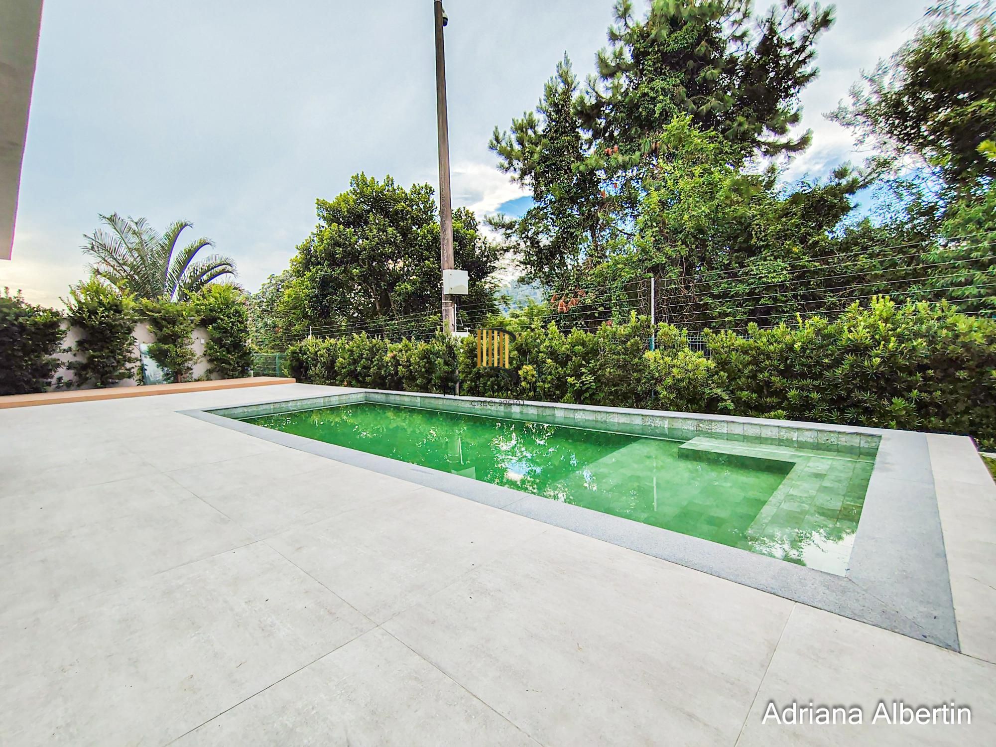 Casa com 400m² e 4 suítes