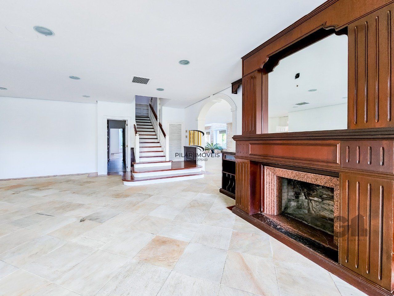 Casa de Fazenda com 1.318m²
