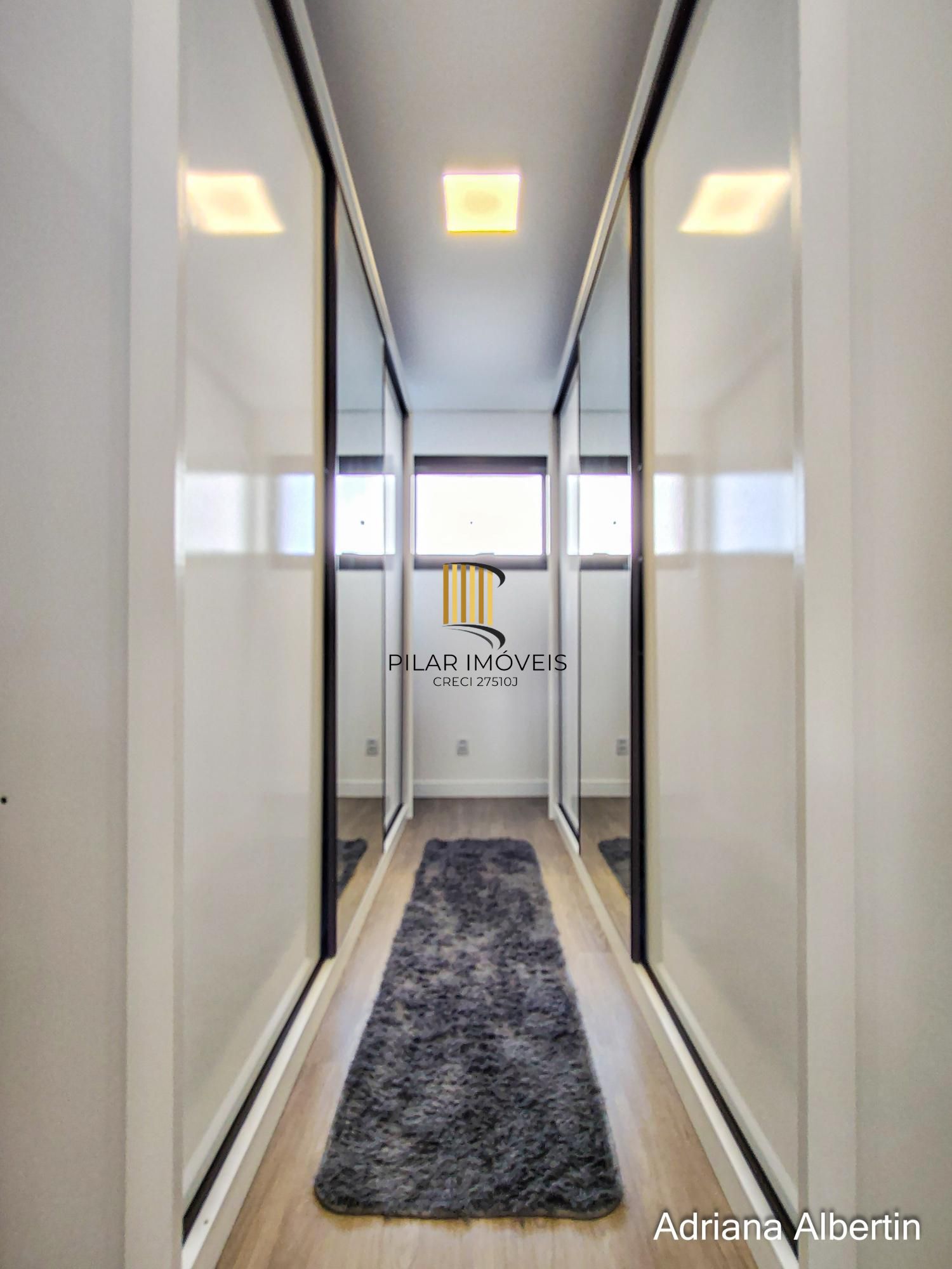 Casa com 345m², piscina e vista para o Guaiba